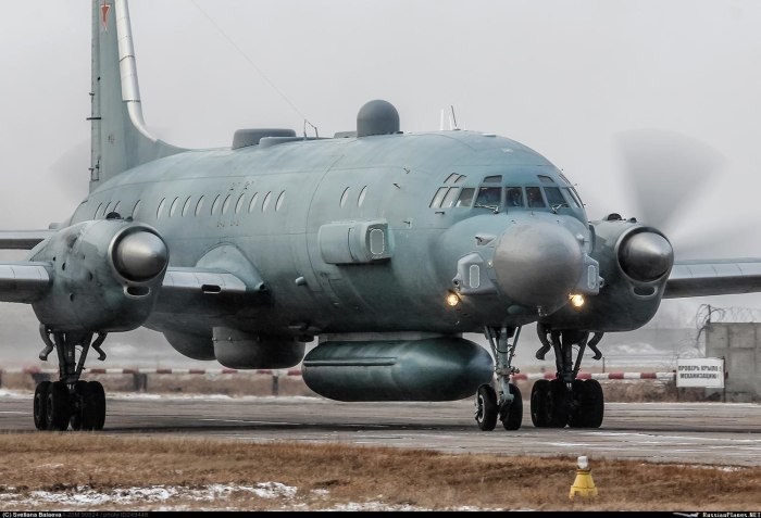 Самолет ил -20м