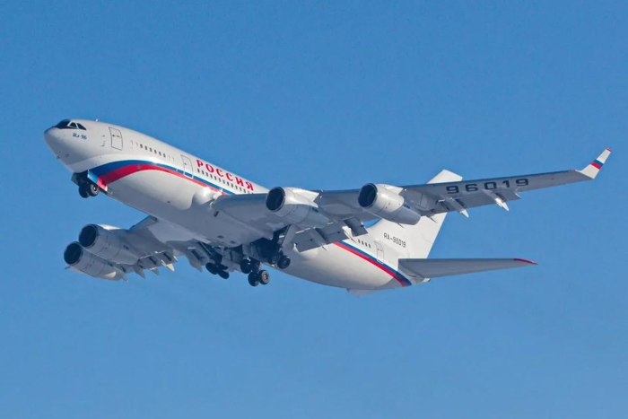 Ил-96-400м кабина