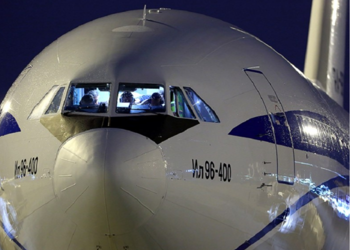 Самолет ил-96-400впу