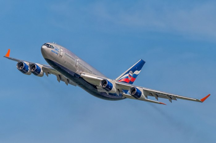 Самолёт ил-96-300