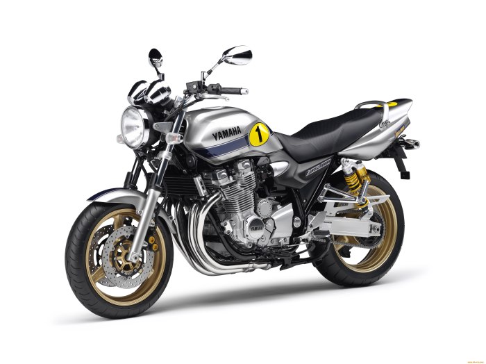 Ямаха XJR 1300