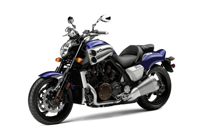 Ямаха v Max 1700
