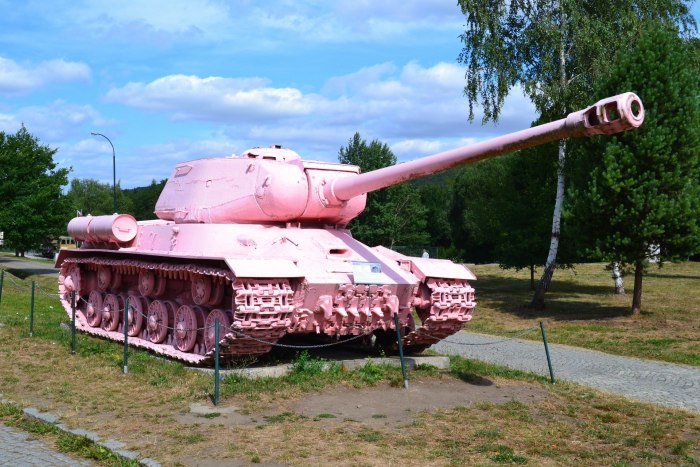 Танк Иосиф Сталин 2