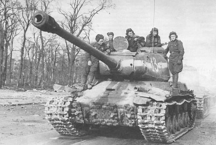 Танк ИС 2 1944