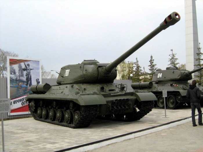 Танк Иосиф Сталин 2