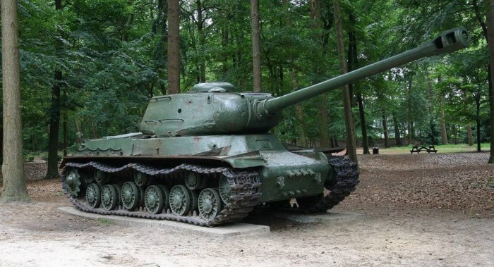 Советский тяжёлый танк ИС-2