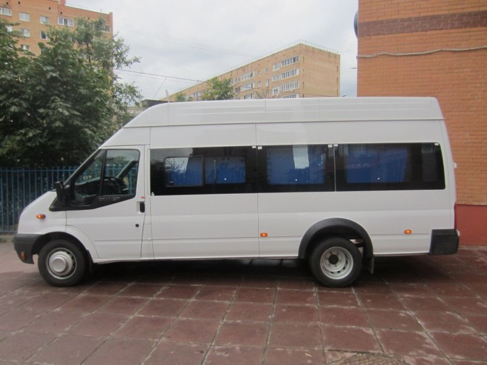 Ford Transit белый пассажирский