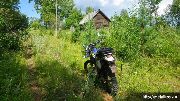 Мотоцикл в деревне
