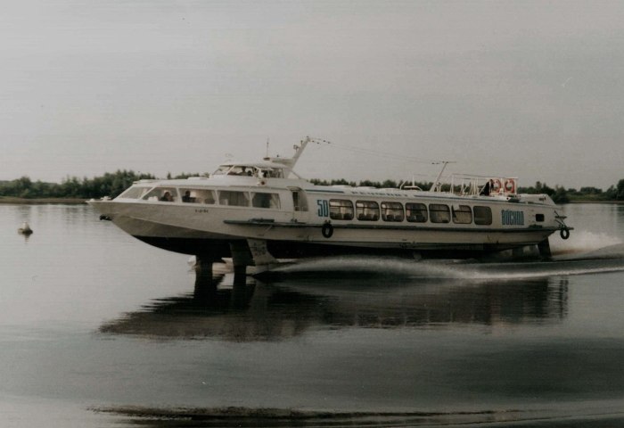 Речной катер ракета
