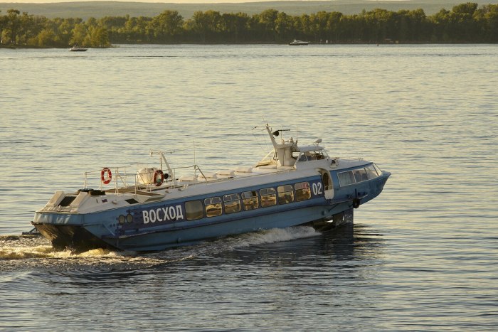 Теплоход Восход ракета
