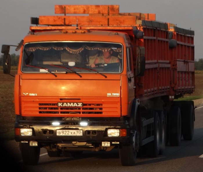 КАМАЗ 65115 армейский