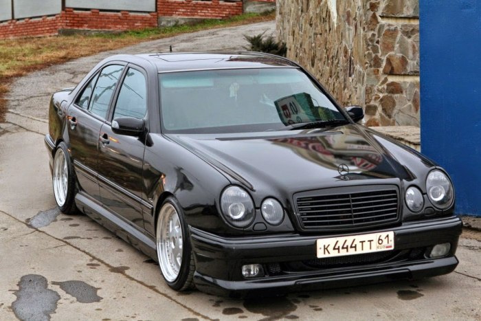 Мерседес Бенц 210