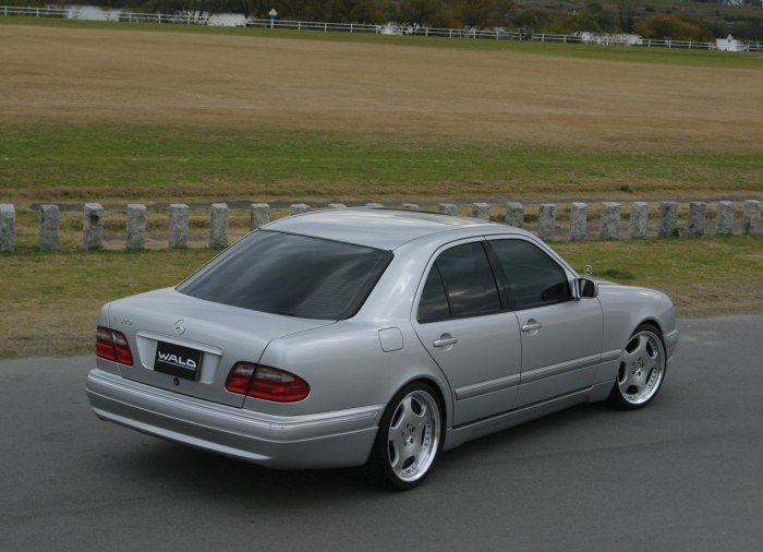 Mercedes Benz e210