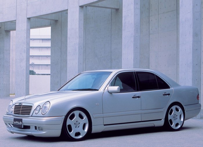 Mercedes Benz 210