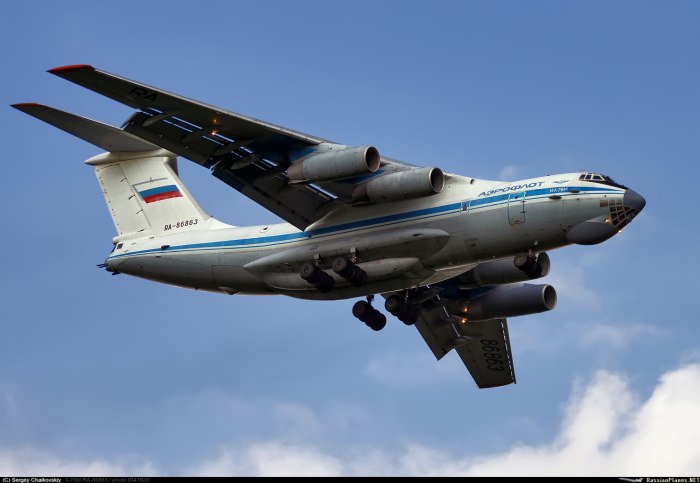 Военный самолет ил 76