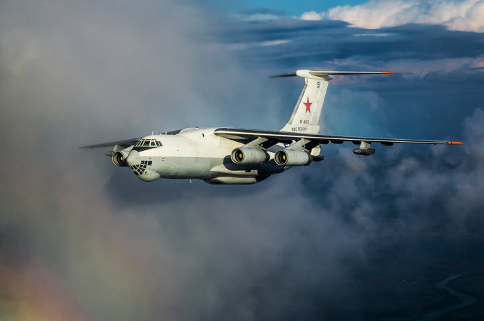 Военный самолет ил 76