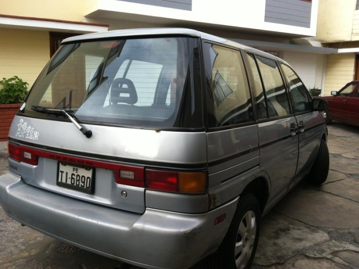 Nissan 1990