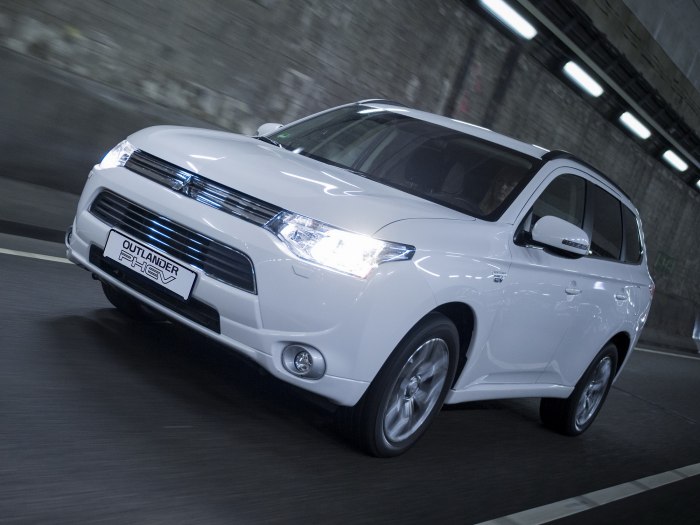Mitsubishi Outlander PHEV 2014