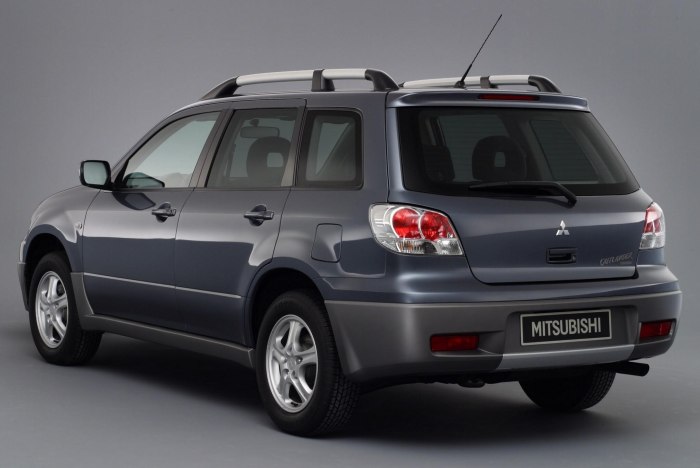 Mitsubishi Outlander 1