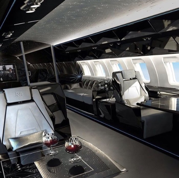 Lujo Black Jet самолет