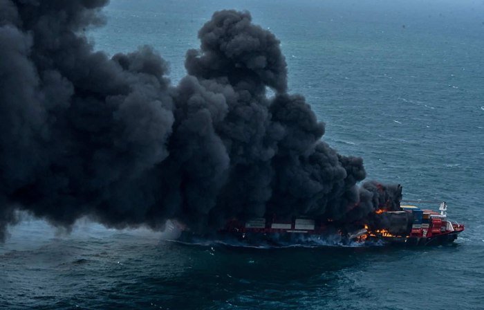 Пожар на судне Ангара в японском море