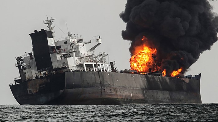 Нефтяной танкер взорвался в Азовском море