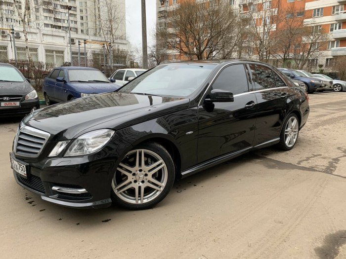Mercedes Benz e212 Black