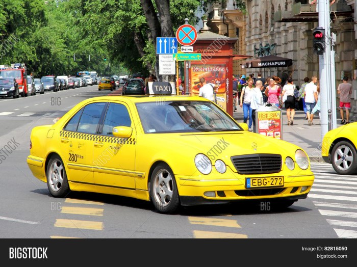 Мерседес 210 желтый