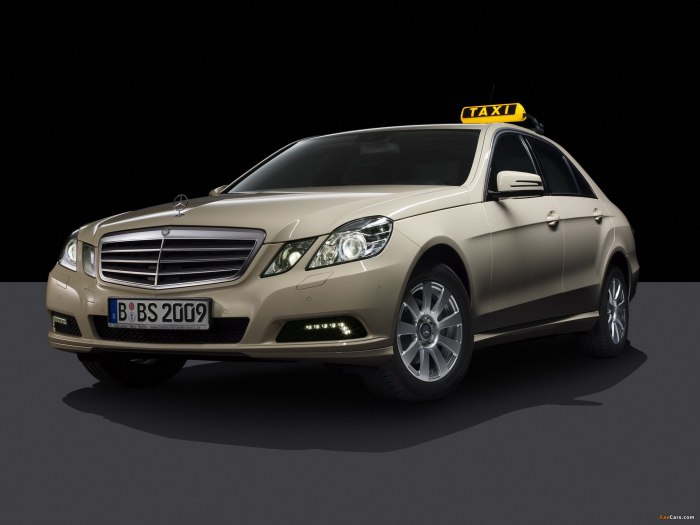 Mercedes Benz Taxi