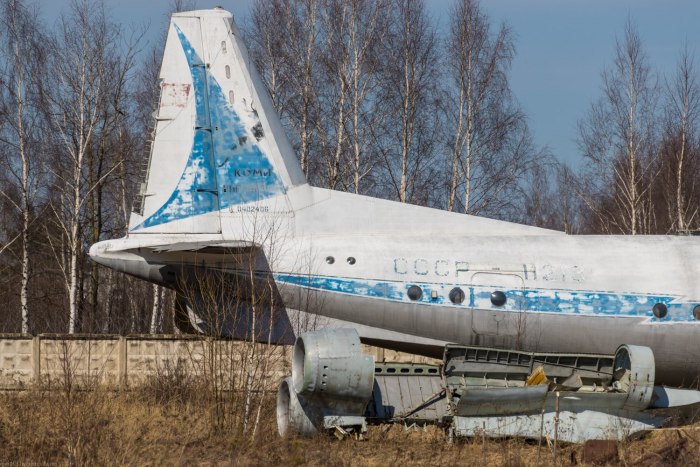 АН-10 пассажирский самолёт салон