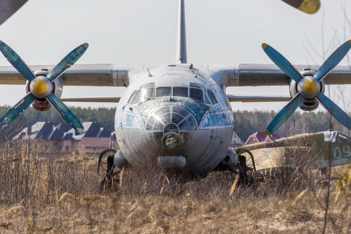 АН-10 кабина