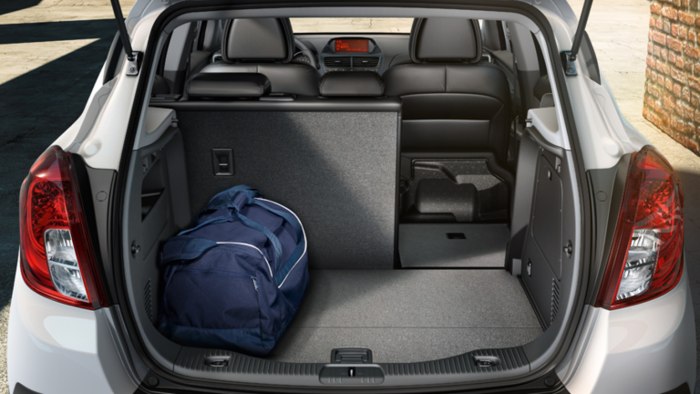 Opel Mokka внутри багажник