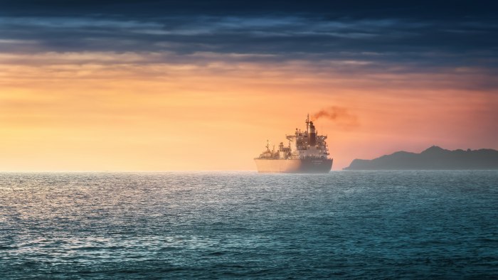 Корабль в море