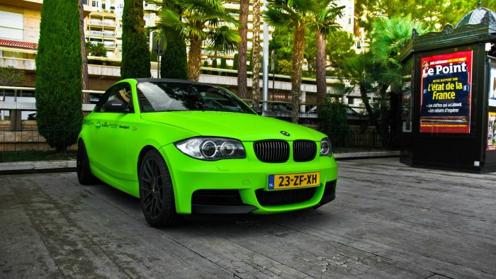 BMW 3 Series зеленый