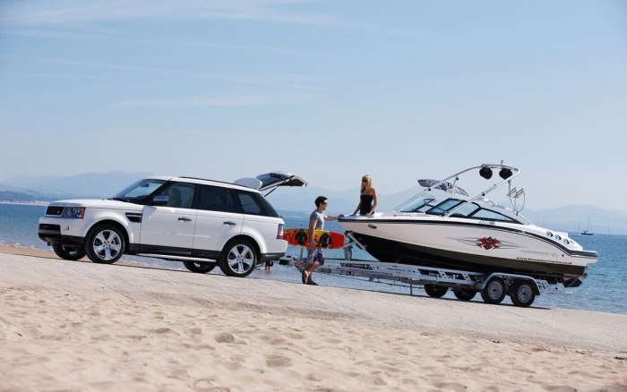 Яхта и range Rover