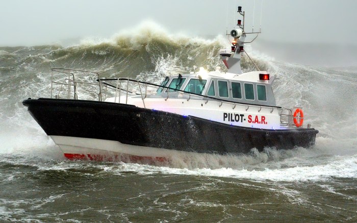 Storm s-100 катер