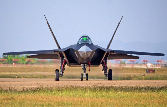 Китайский стелс-истребитель j-31