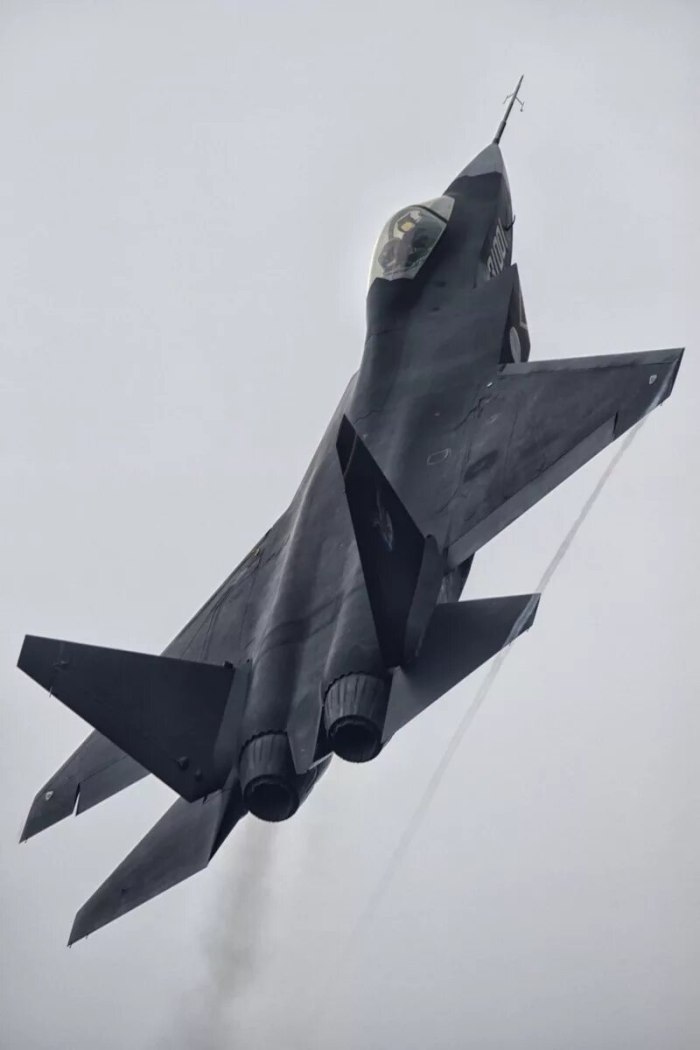 Китайский стелс-истребитель j-31