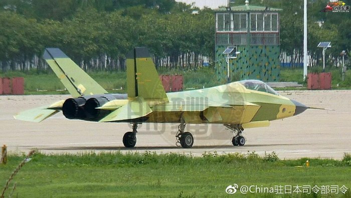 Китайский стелс-истребитель j-31