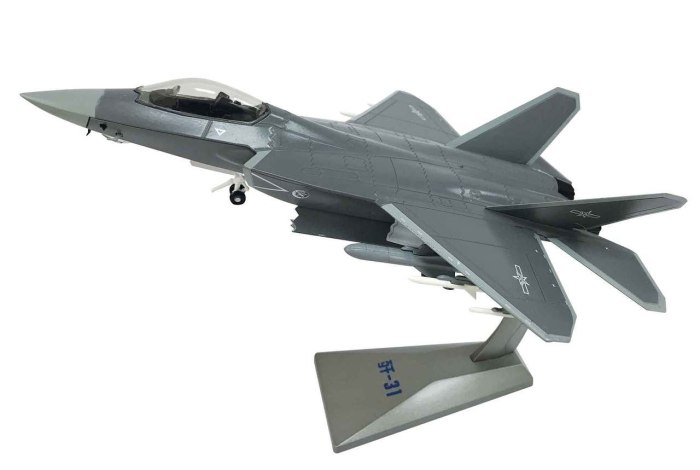 Китайский стелс-истребитель j-31