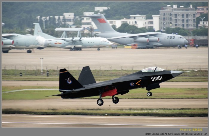 Китайский стелс-истребитель j-31