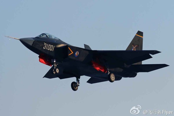 Китайский стелс-истребитель j-31