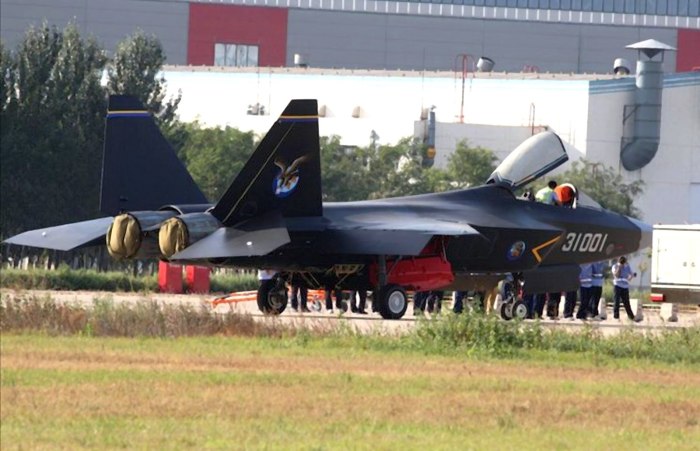 Китайский истребитель 5 поколения j-31