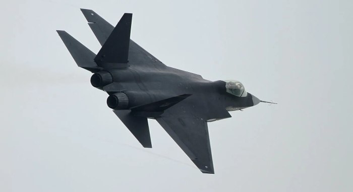 Китайский истребитель 5 поколения j-31