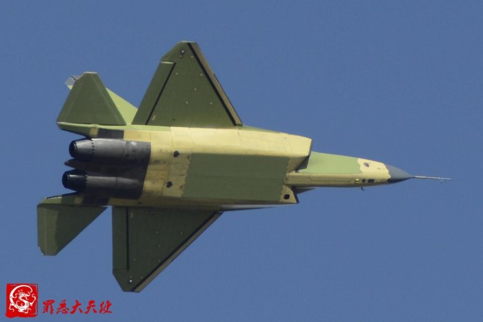Китайский стелс-истребитель j-31