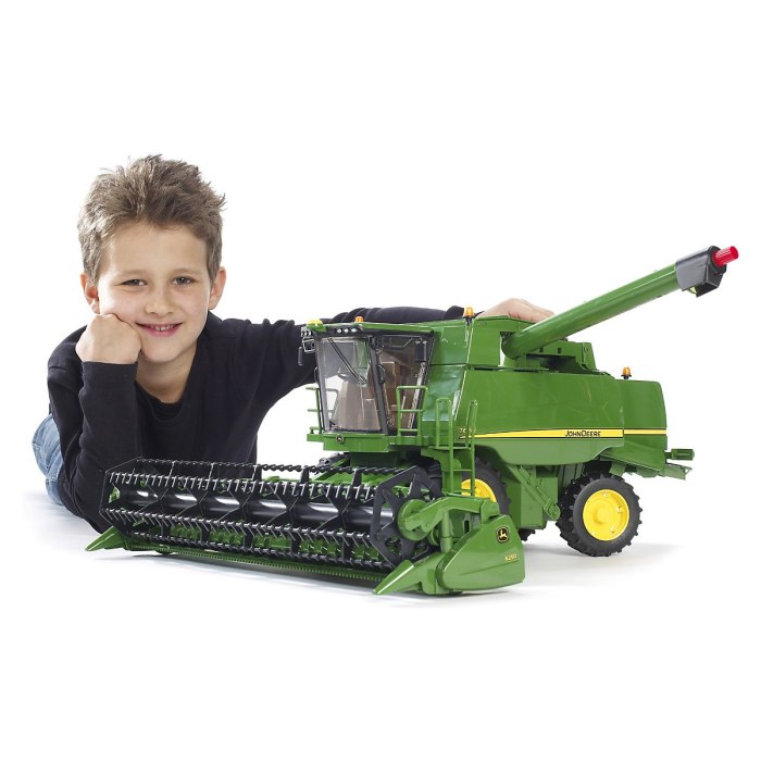 Комбайн Bruder John Deere t670i