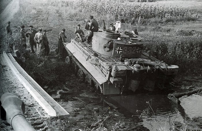 Танк тигр 332 SPZABT 503 Россия 1943