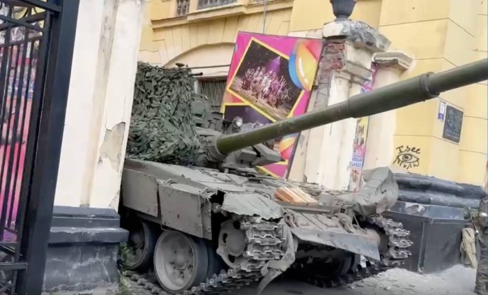 Застрявший танк