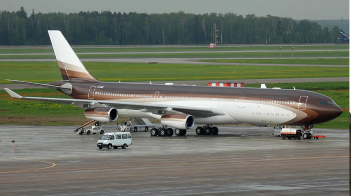 Airbus a340-300 Алишера Усманова