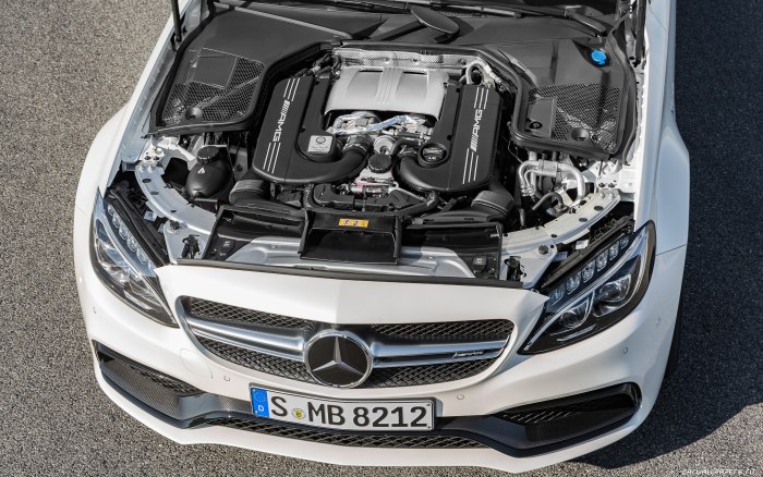 Мерседес Бенц 63 AMG двигатель